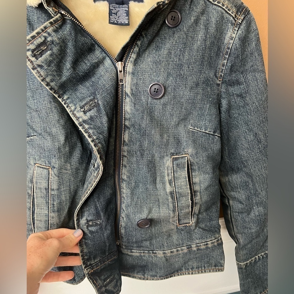 FRENCH CONNECTION Women’s Faux Fur Lined Hooded Faded Jean Jacket Size 2 - Picture 2 of 6